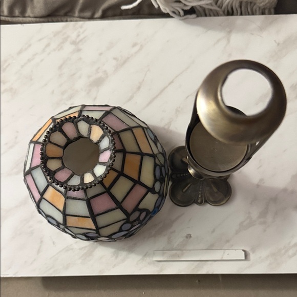 Stained Glass Tiffany-Style candle holder Table Lamp - Multicolor - Picture 3 of 6